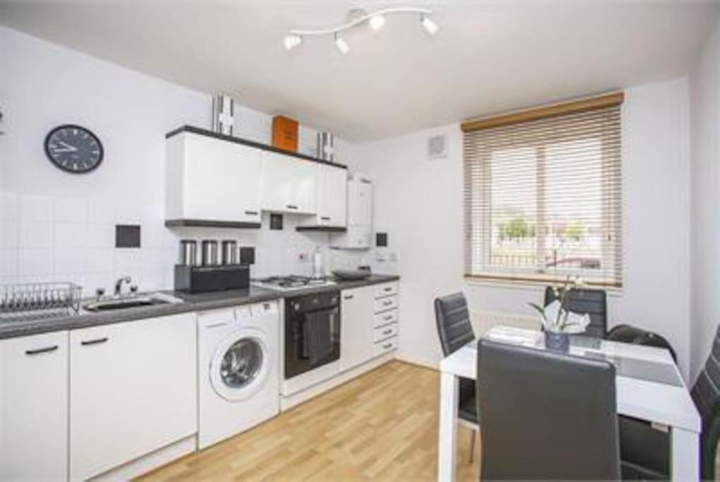 Immaculate Cosy Flat Next To Holyrood Park! Apartment Единбург Екстериор снимка