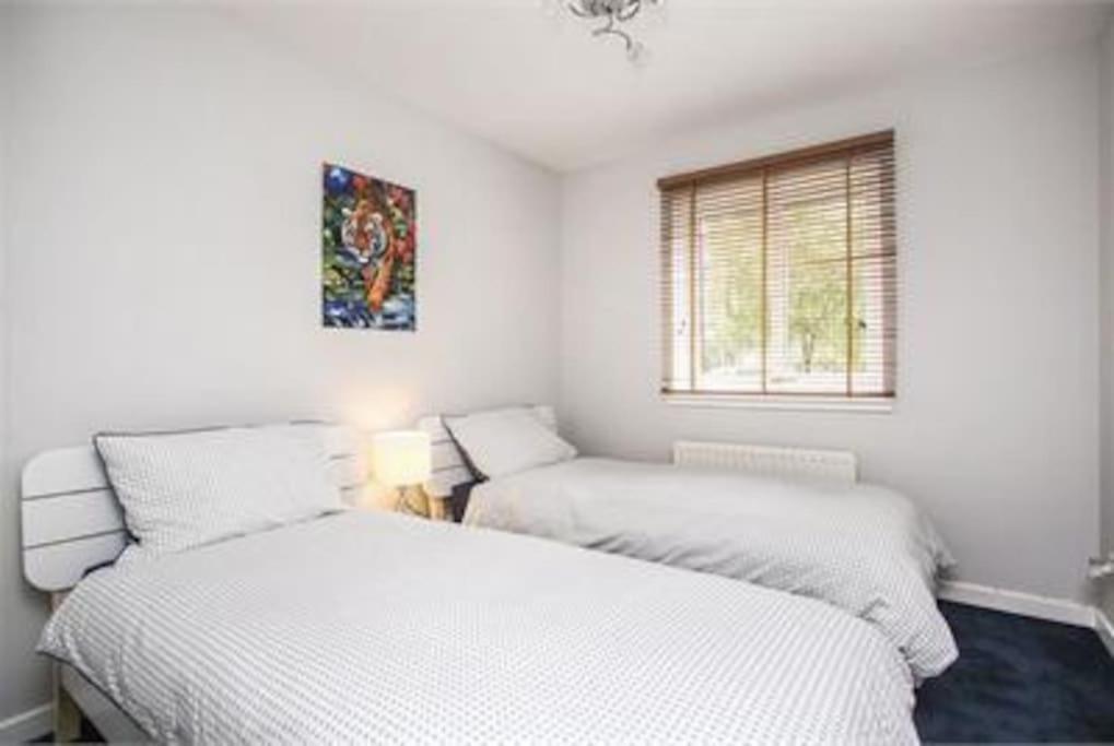 Immaculate Cosy Flat Next To Holyrood Park! Apartment Единбург Екстериор снимка