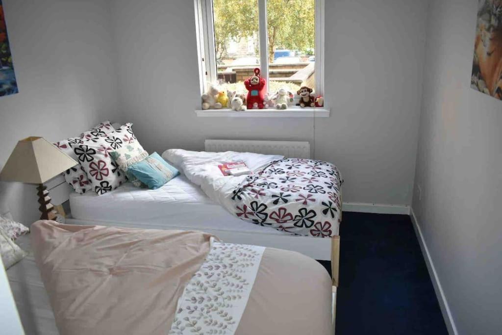 Immaculate Cosy Flat Next To Holyrood Park! Apartment Единбург Екстериор снимка